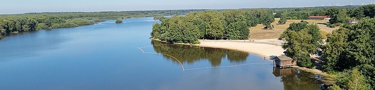 Talsperre mit Badestrand