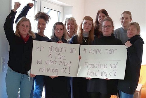 8. März 2022 - Frauenhausmitarbeiterinnen in Telgte. © Frauenhaus und Beratung e.V.