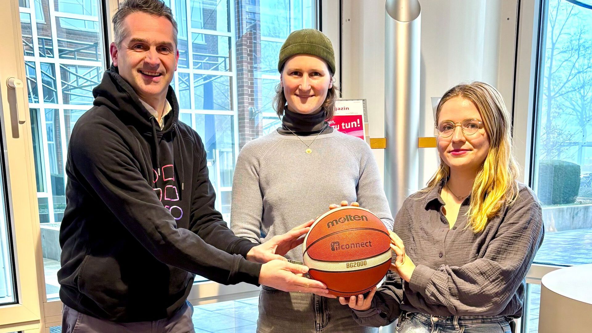 Neuer-Basketballkorb-Frauenhaus-Muenster